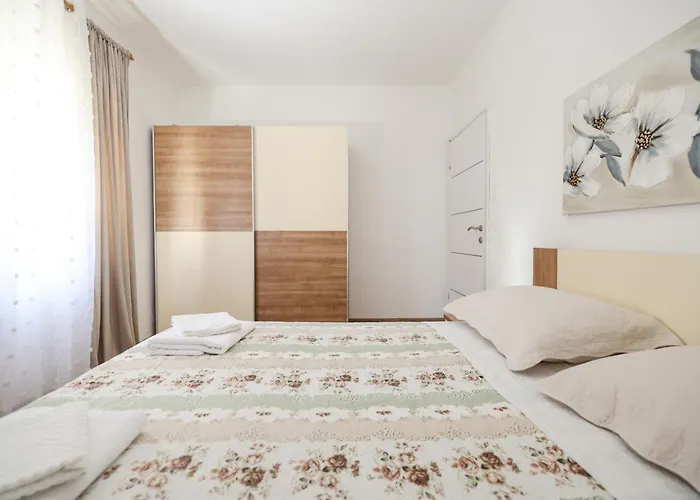 Apartment Ante With Jacuzzi & Seaview Rovanjska