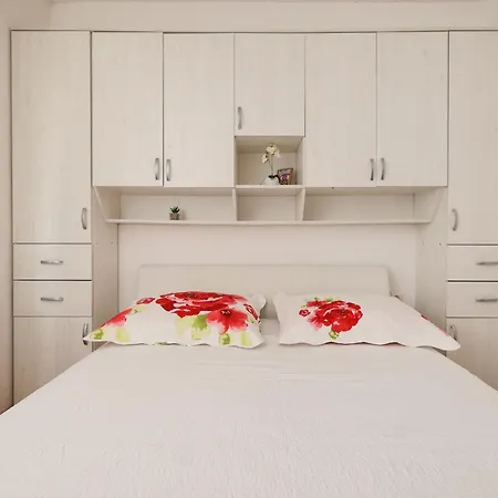 Ante With Jacuzzi & Seaview Apartament *