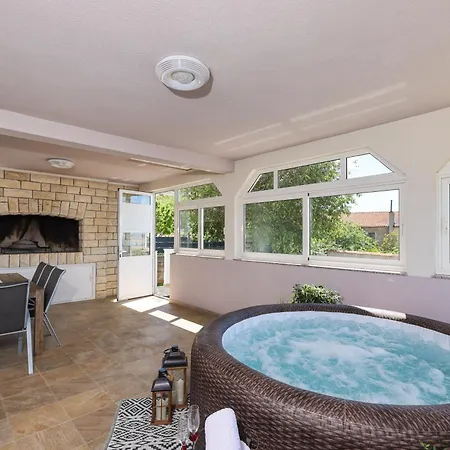 Ante With Jacuzzi & Seaview * Rovanjska
