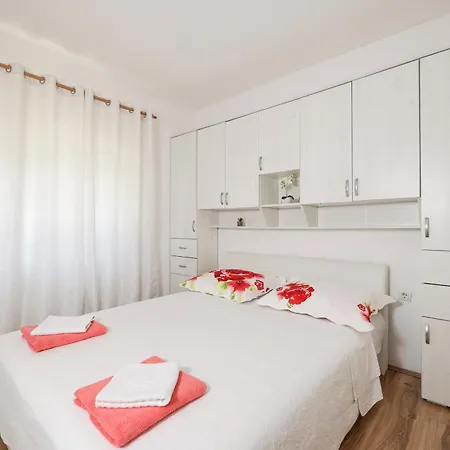Apartment Ante With Jacuzzi & Seaview